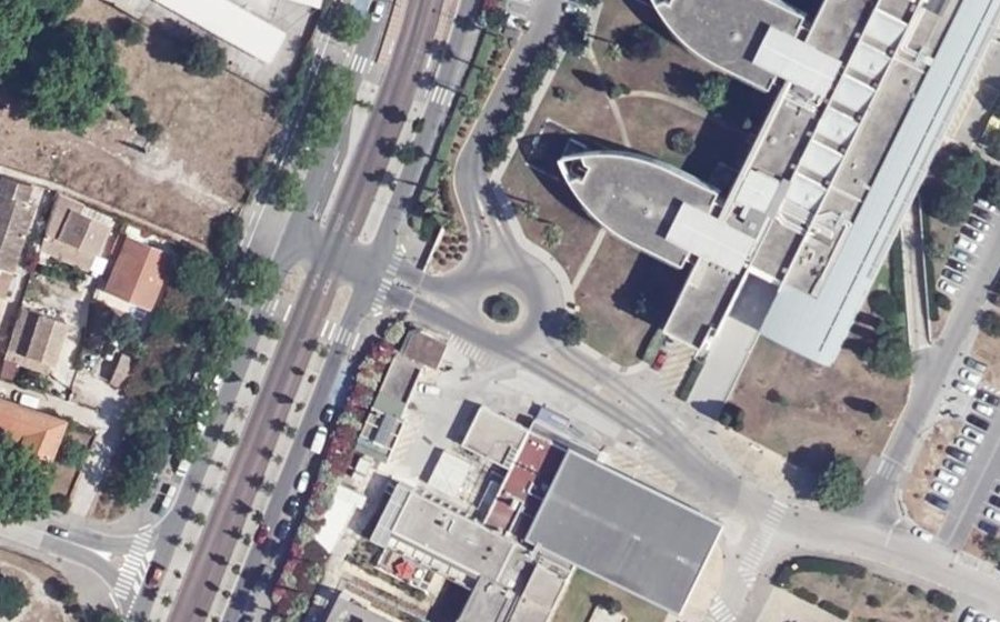 Vue aérienne du Rond-point anonyme n°26985941
