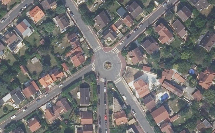 Vue aérienne du Rond-point anonyme n°26985991