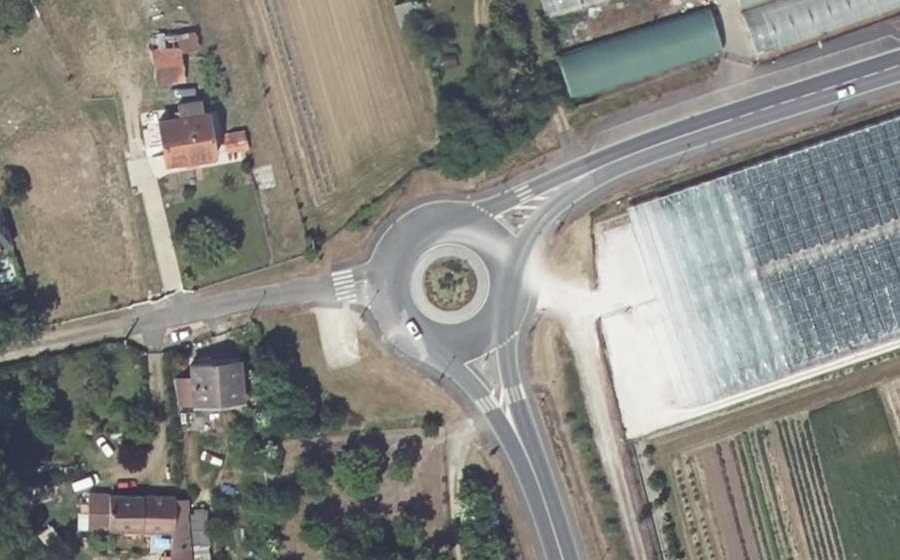 Vue aérienne du Rond-point anonyme n°26993266