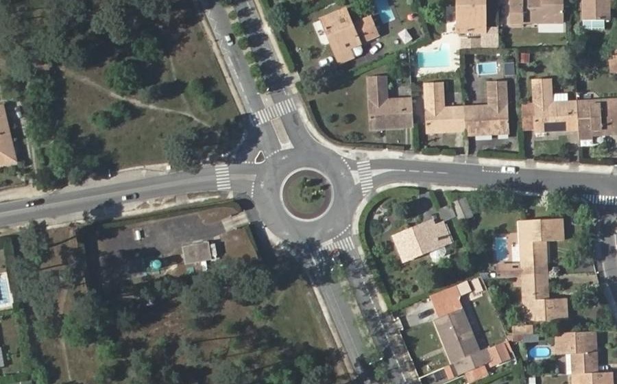 Vue aérienne du Rond-point anonyme n°27001190