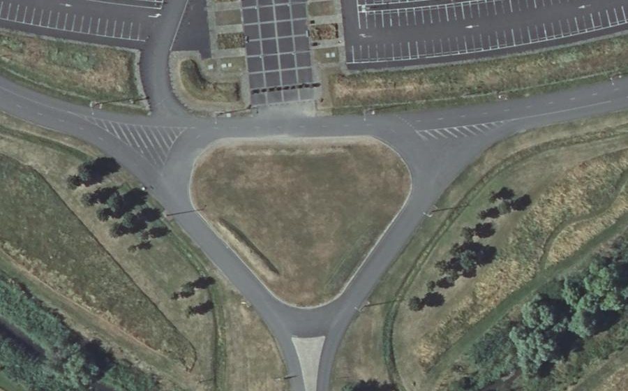 Vue aérienne du Rond-point anonyme n°27008548