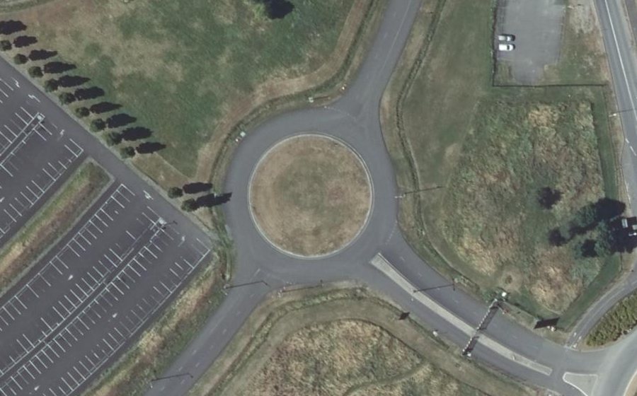 Vue aérienne du Rond-point anonyme n°27008555