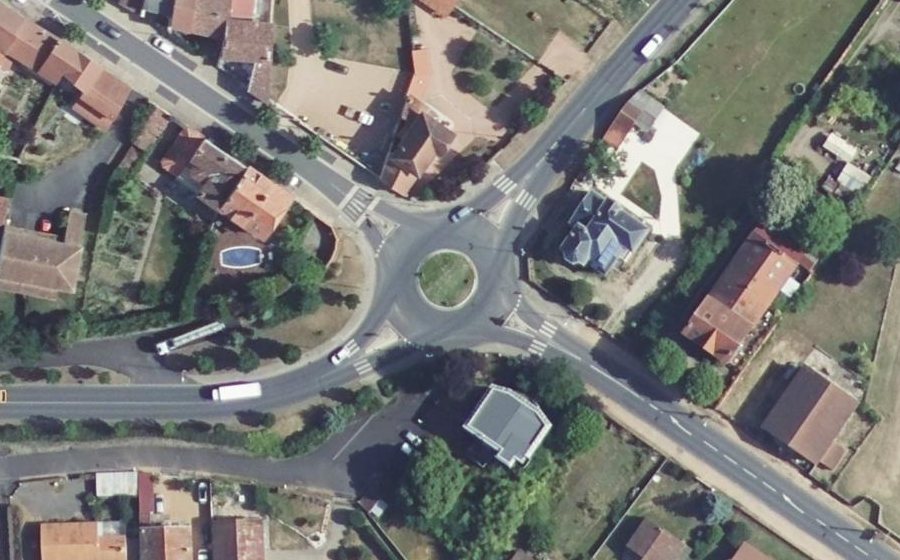 Vue aérienne du Rond-point anonyme n°27008810