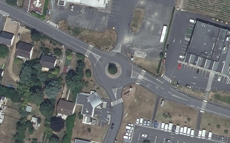 Vue aérienne du Rond-point anonyme n°27017383