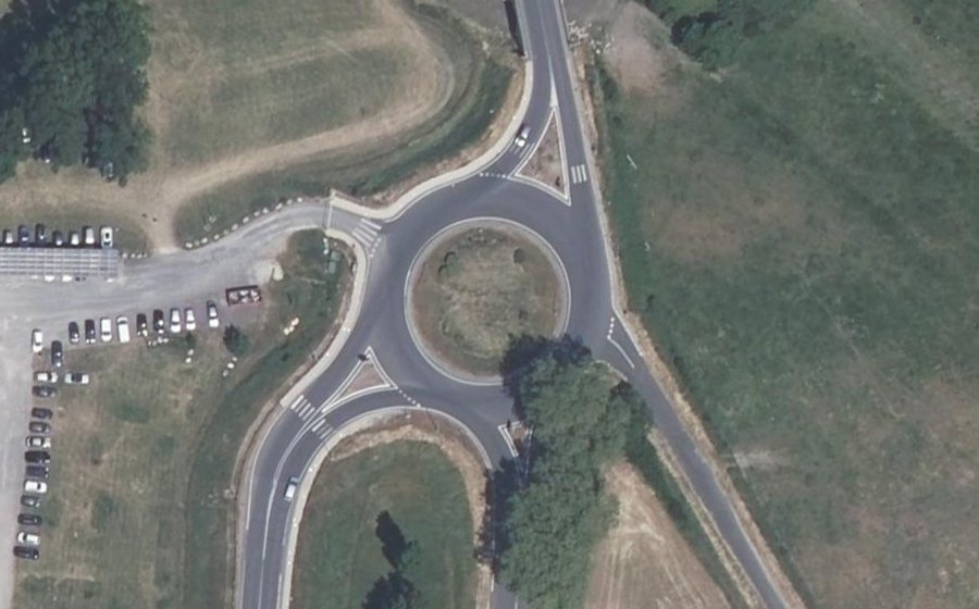 Vue aérienne du Rond-point anonyme n°27018144