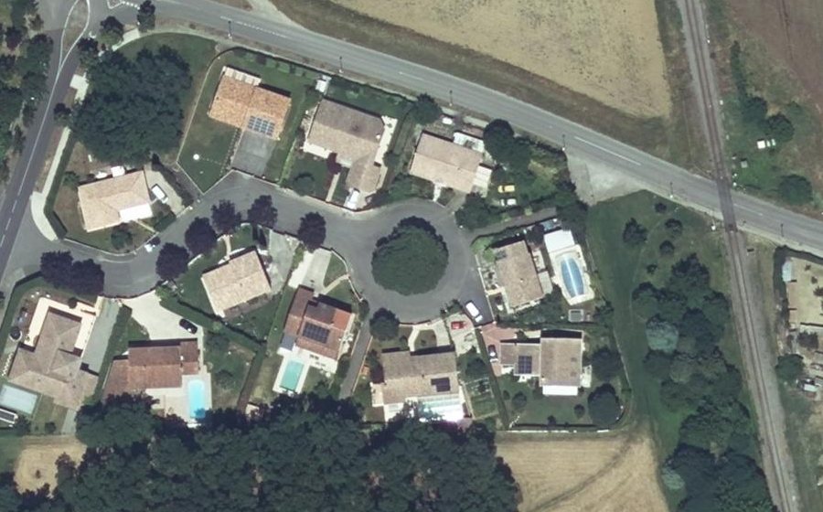 Vue aérienne du Rond-point anonyme n°27019944