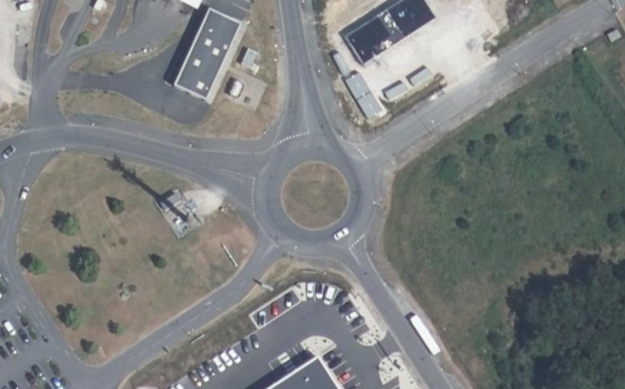 Vue aérienne du Rond-point anonyme n°27020276