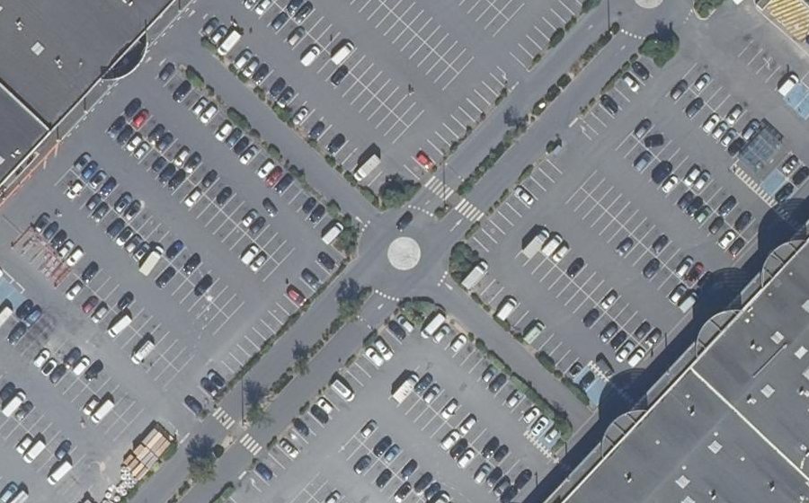 Vue aérienne du Rond-point anonyme n°270293651