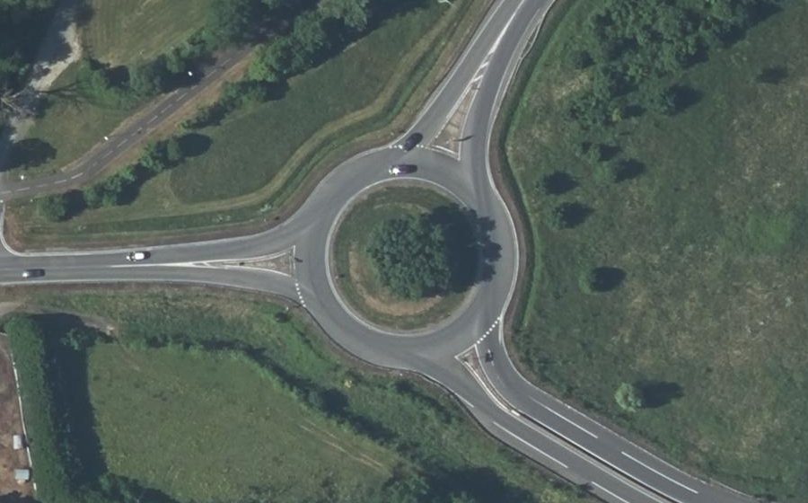 Vue aérienne du Rond-point anonyme n°27037305