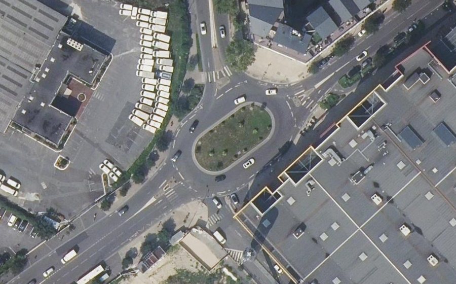 Vue aérienne du Rond-point anonyme n°270406791