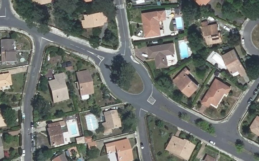 Vue aérienne du Rond-point anonyme n°270412421