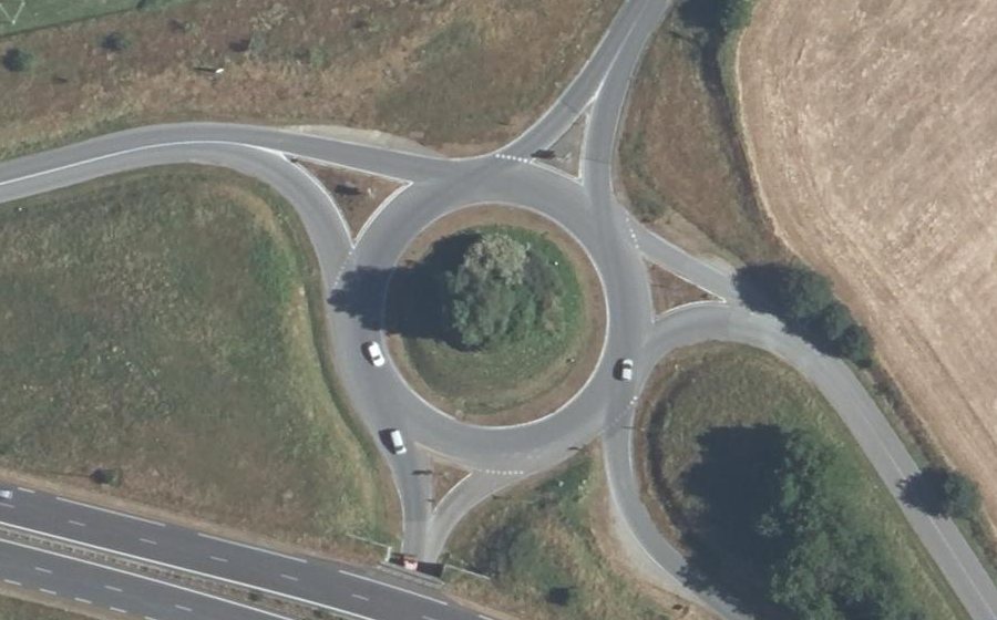 Vue aérienne du Rond-point anonyme n°27045869