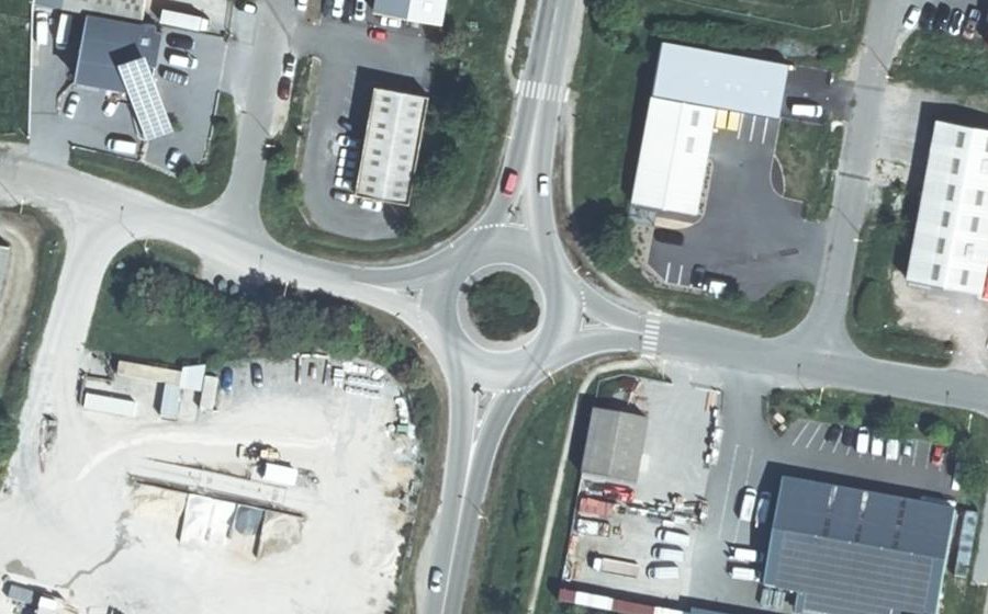 Vue aérienne du Rond-point anonyme n°27048789