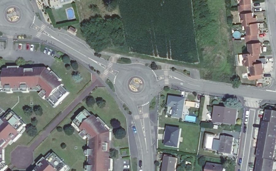 Vue aérienne du Rond-point anonyme n°27048992