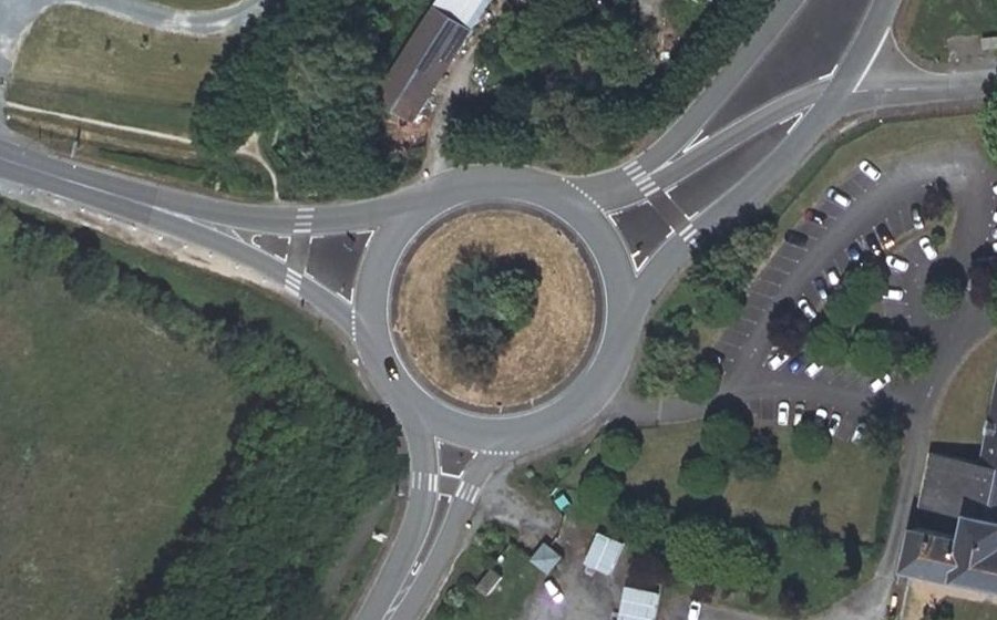Vue aérienne du Rond-point anonyme n°27049383