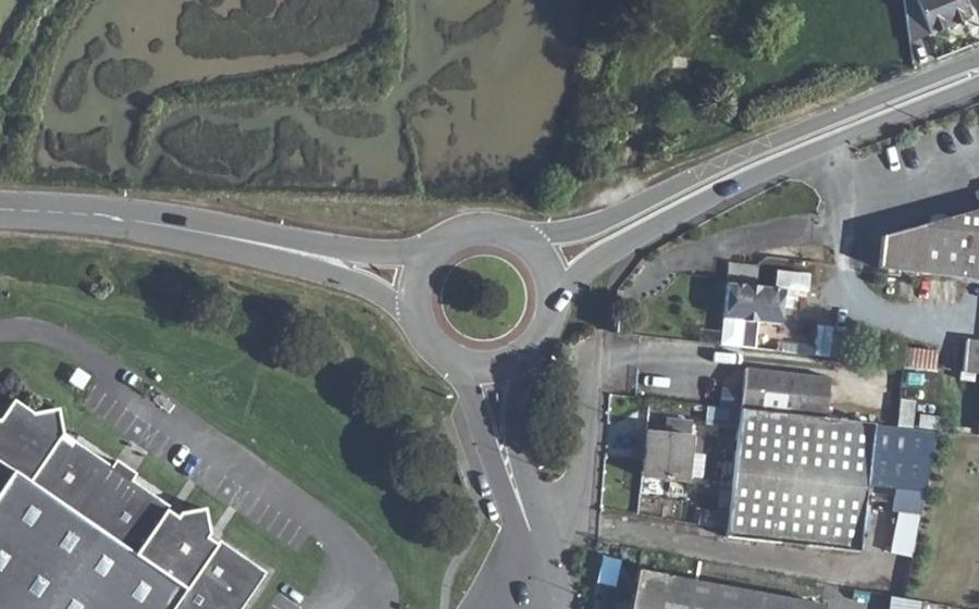 Vue aérienne du Rond-point anonyme n°27062157