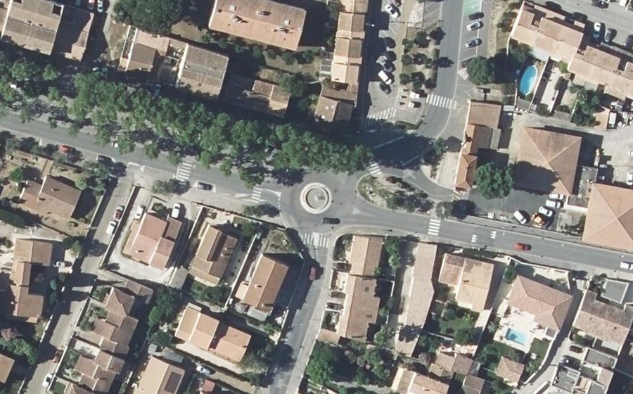 Vue aérienne du Rond-point anonyme n°27063182