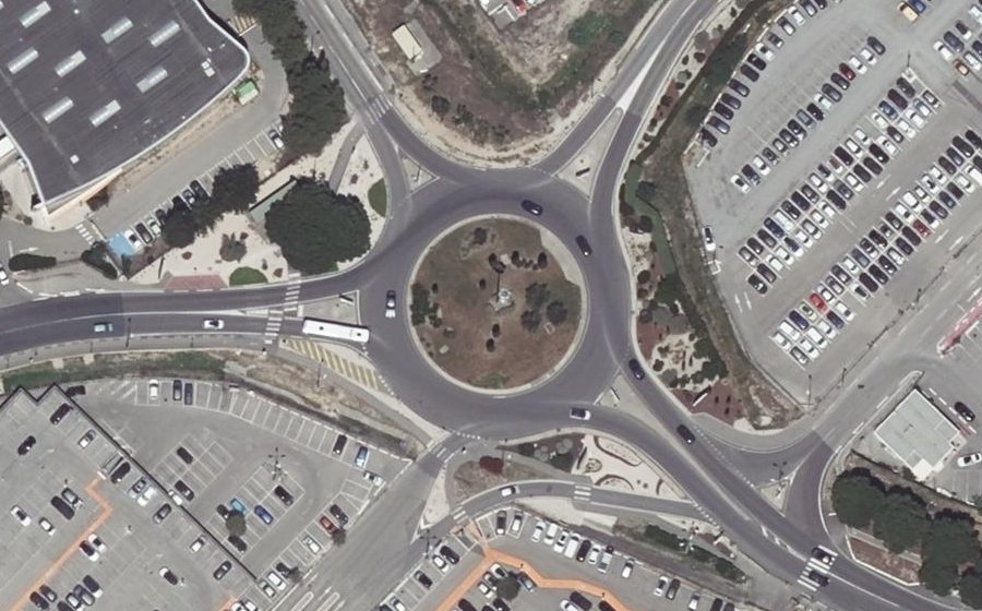 Vue aérienne du Rond-point anonyme n°27064093