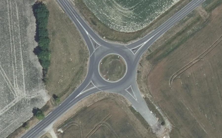 Vue aérienne du Rond-point anonyme n°27066545