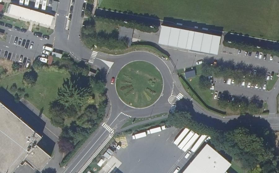 Vue aérienne du Rond-point anonyme n°27067947