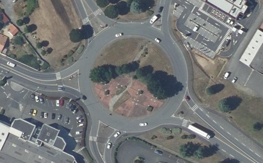 Vue aérienne du Rond-point anonyme n°27069600