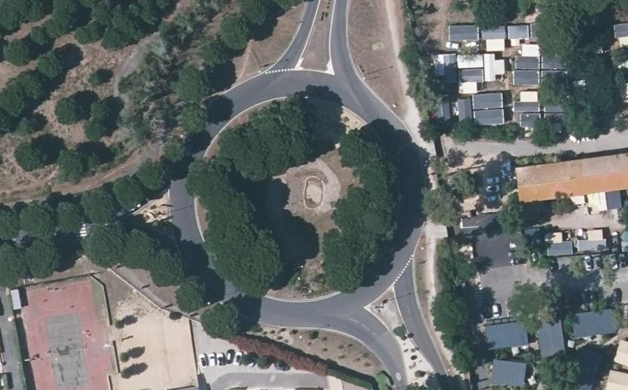 Vue aérienne du Rond-point anonyme n°27085272
