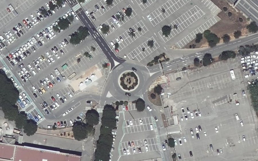 Vue aérienne du Rond-point anonyme n°27086527