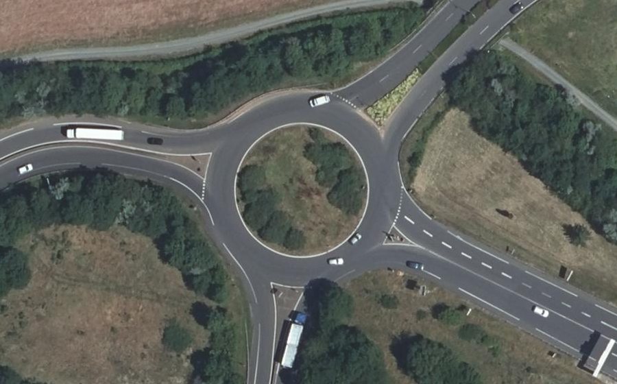 Vue aérienne du Rond-point anonyme n°27097571
