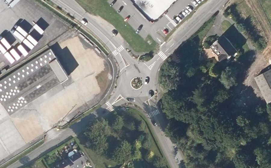 Vue aérienne du Rond-point anonyme n°27100284
