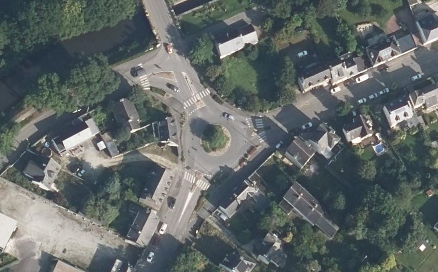 Vue aérienne du Rond-point anonyme n°27100314
