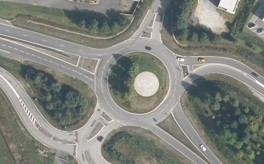 Vue aérienne du Rond-point anonyme n°27100726