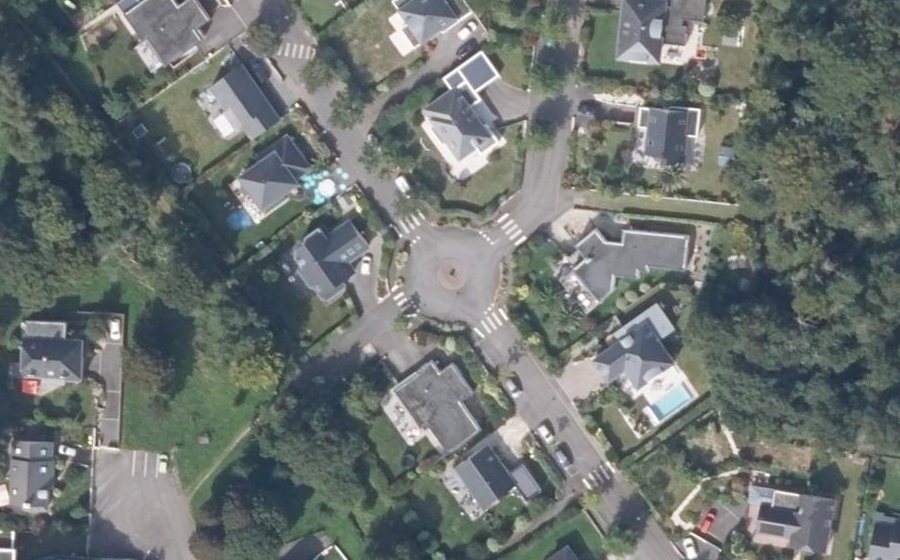 Vue aérienne du Rond-point anonyme n°271076242
