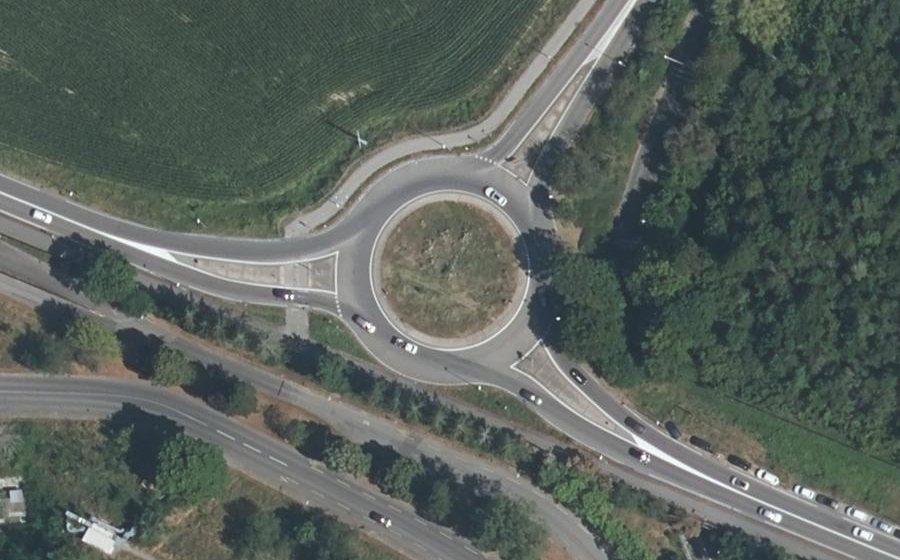 Vue aérienne du Rond-point anonyme n°27108956