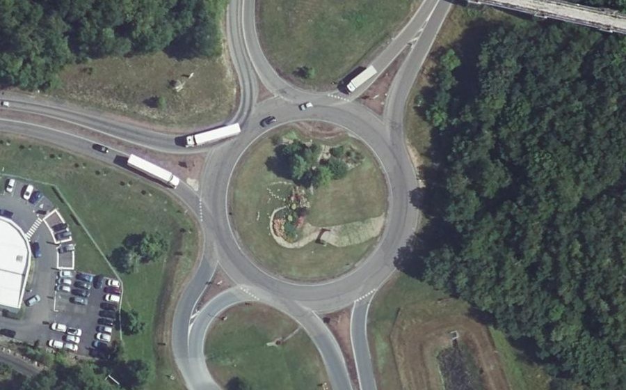 Vue aérienne du Rond-point anonyme n°27110169