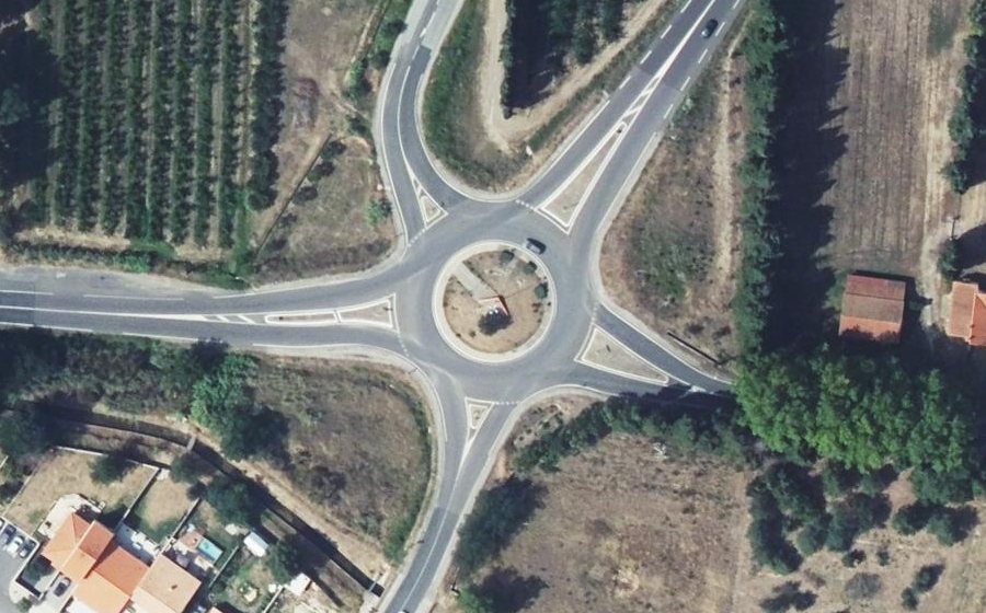 Vue aérienne du Rond-point anonyme n°27110199