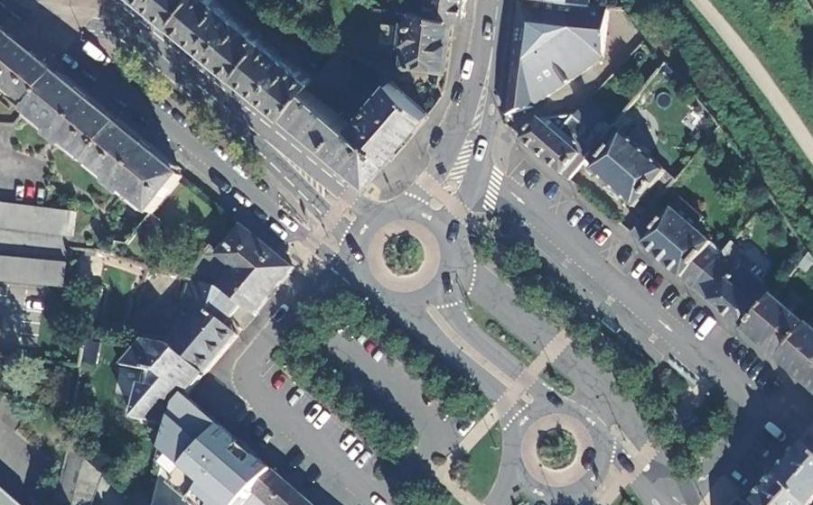 Vue aérienne du Rond-point anonyme n°27110693