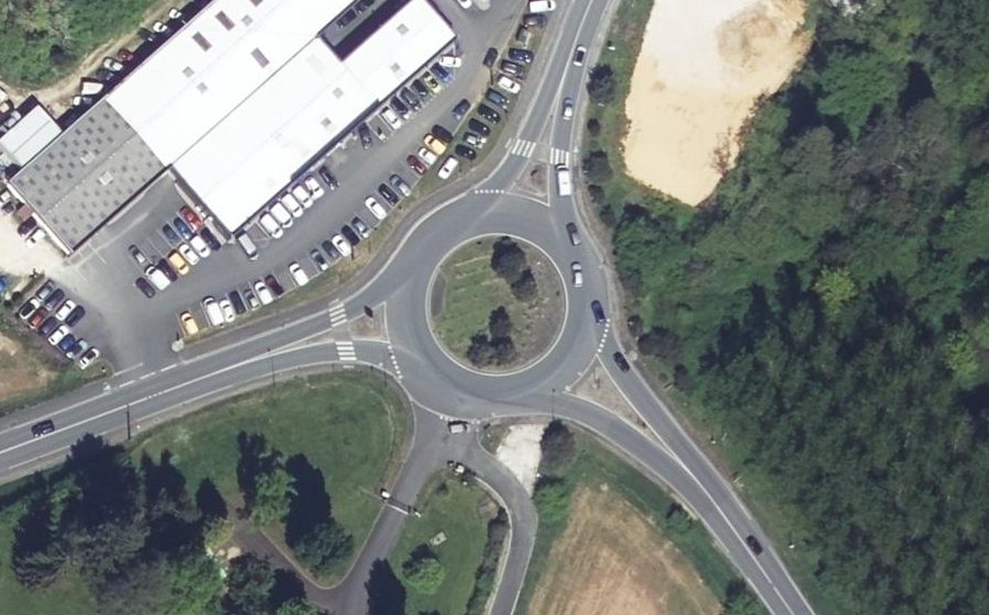 Vue aérienne du Rond-point anonyme n°27115756