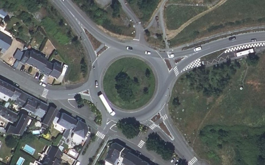 Vue aérienne du Rond-point anonyme n°27115864