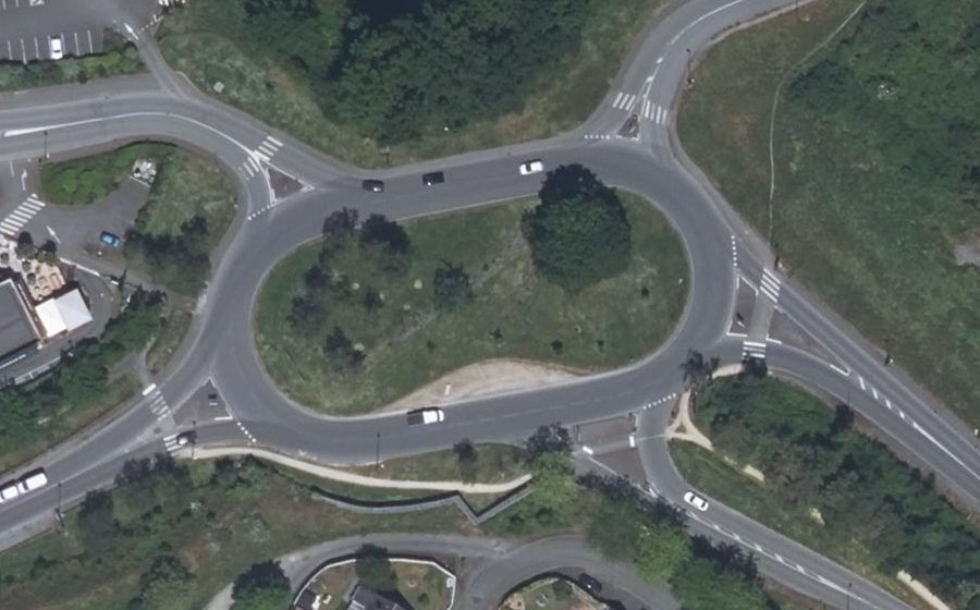 Vue aérienne du Rond-point anonyme n°27115952