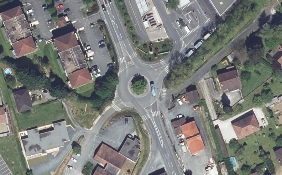 Vue aérienne du Rond-point anonyme n°27130118