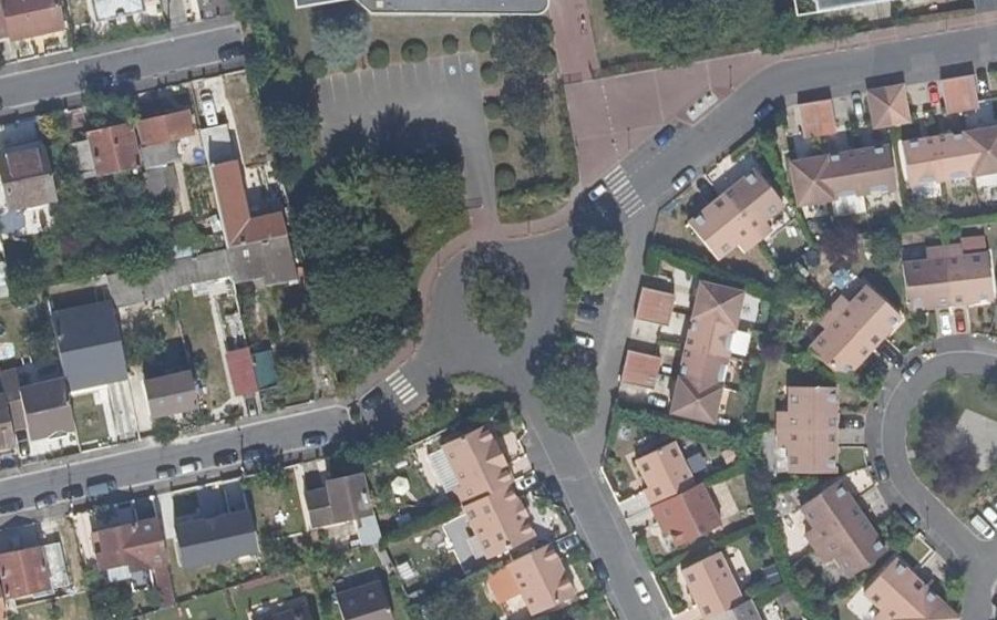 Vue aérienne du Rond-point anonyme n°27134804