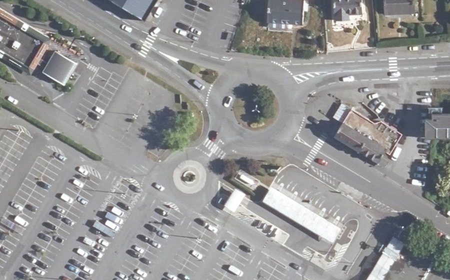 Vue aérienne du Rond-point anonyme n°27138513