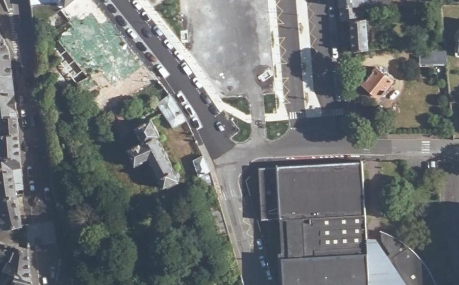 Vue aérienne du Rond-point anonyme n°27138605