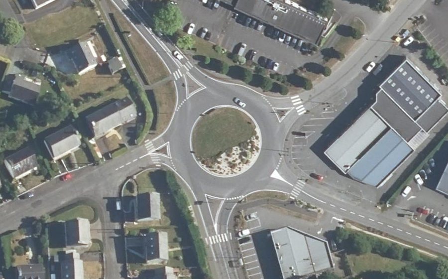 Vue aérienne du Rond-point anonyme n°27138633