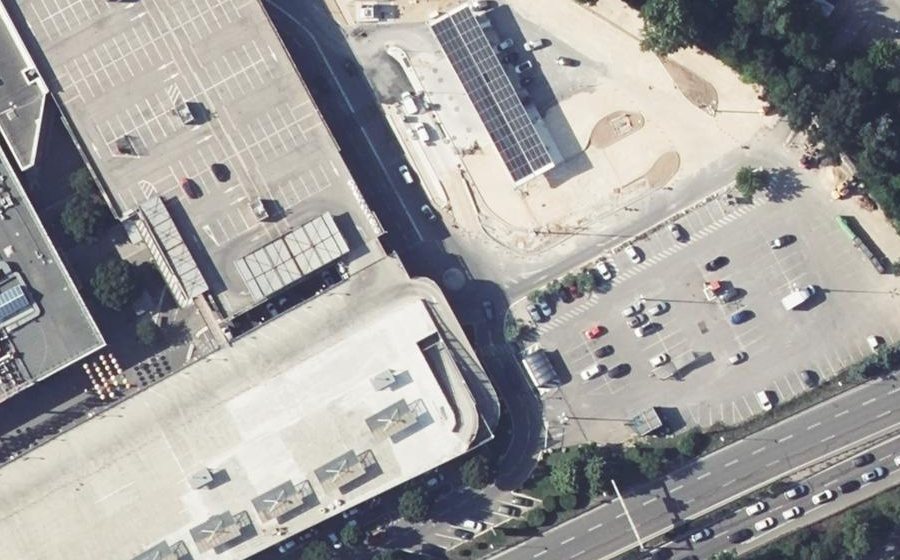 Vue aérienne du Rond-point anonyme n°27138733