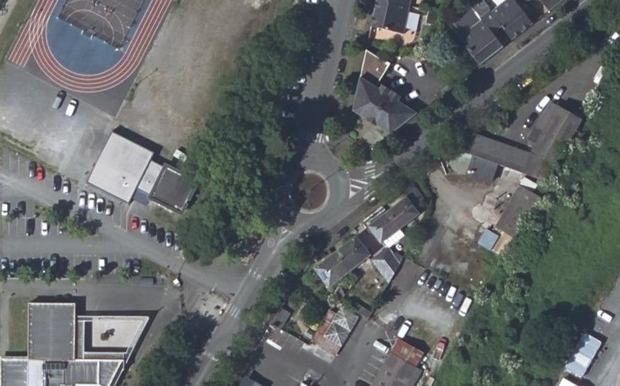 Vue aérienne du Rond-point anonyme n°271449528