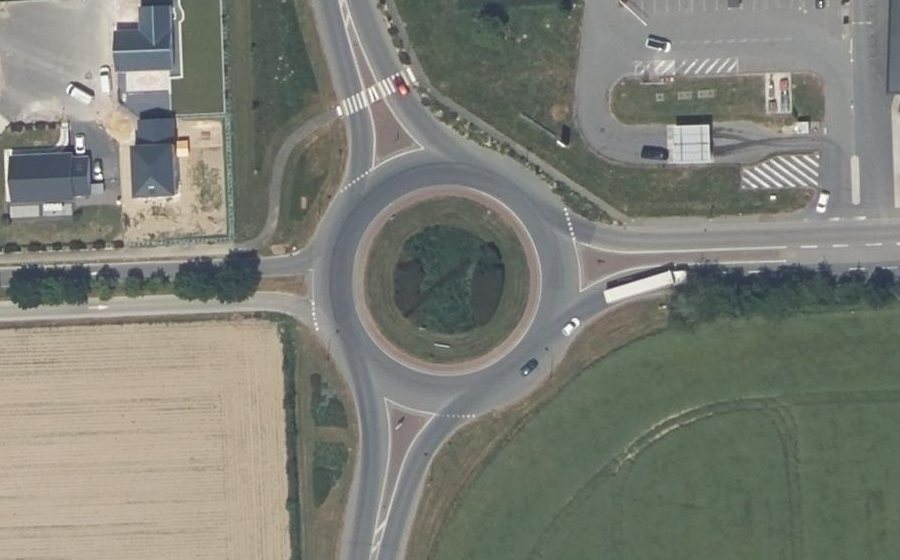 Vue aérienne du Rond-point anonyme n°27146655