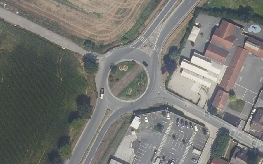 Vue aérienne du Rond-point anonyme n°27149904