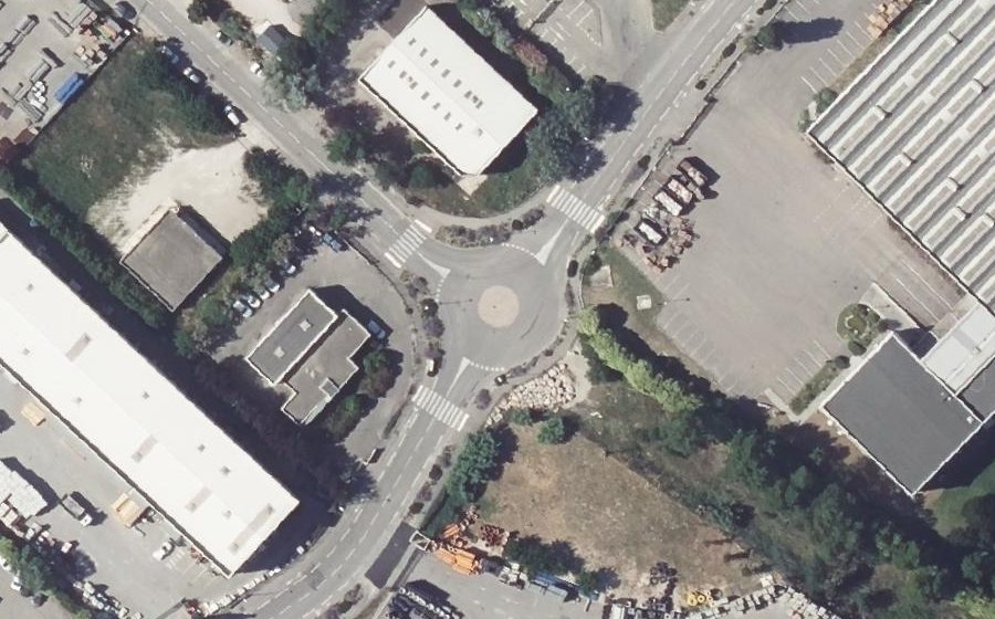Vue aérienne du Rond-point anonyme n°27152435