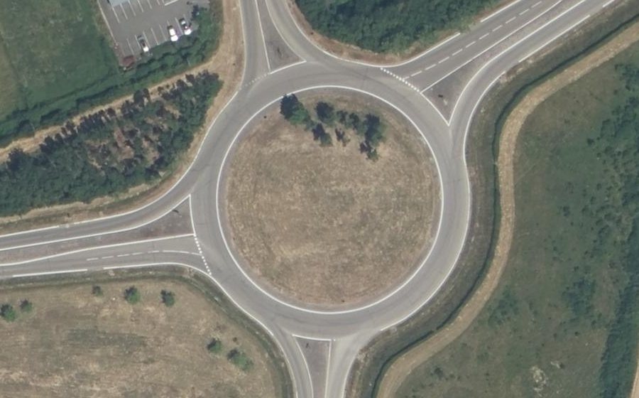 Vue aérienne du Rond-point anonyme n°27153055